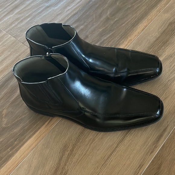 Florsheim Forum Zipper Chukka Boot. Black Leather ,Memory Foam .Rubber sole. - Picture 5 of 13